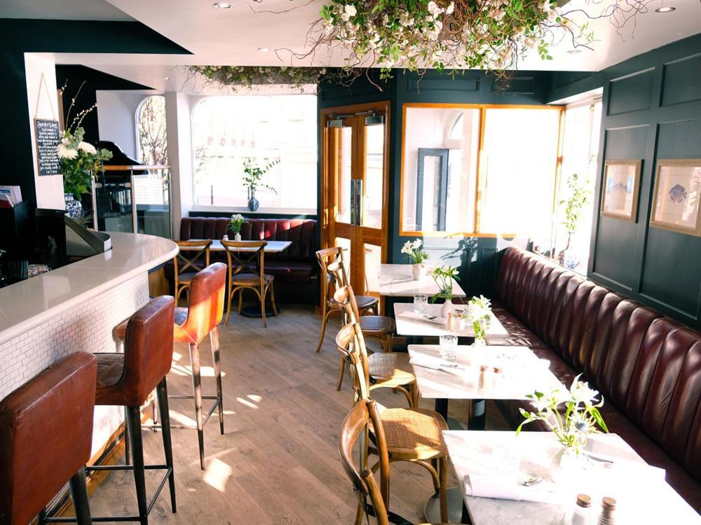 The Marine Hotel & Restaurant Уитби Экстерьер фото