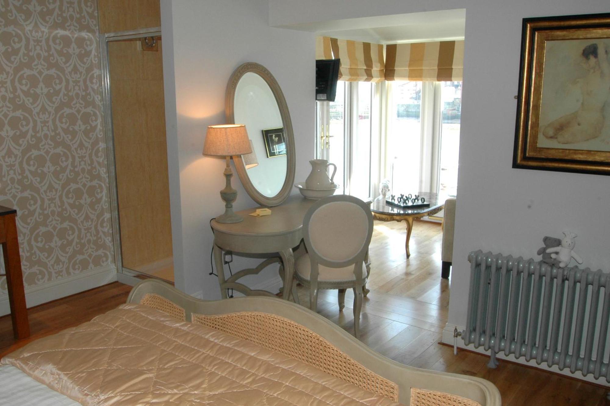 The Marine Hotel & Restaurant Уитби Экстерьер фото